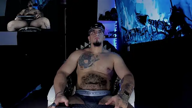 Snapshot of kingbear777 chatting on January 2025 09:58:01 PM kingbear777 online show from January 2025 09:58:01 PM