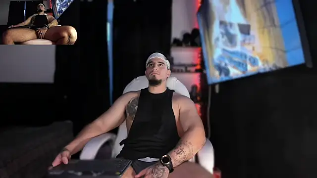 Snapshot of kingbear777 chatting on January 2025 08:11:02 AM kingbear777 online show from January 2025 08:11:02 AM