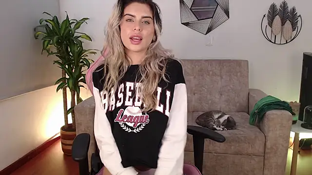 Snapshot of Mayli-x chatting on February 2025 04:44:02 AM Mayli-x online show from February 2025 04:44:02 AM