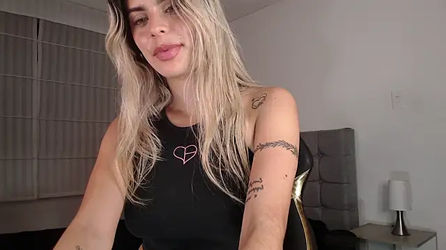 Snapshot of Mayli-x chatting on March 2025 11:28:02 AM Mayli-x online show from March 2025 11:28:02 AM