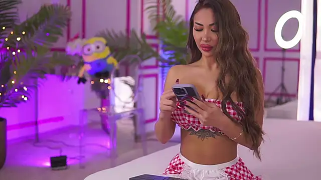 Snapshot of MissMooon chatting on January 2025 09:30:01 AM MissMooon online show from January 2025 09:30:01 AM
