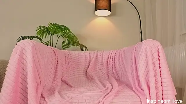 Naomi Girly online show from April 2026 06:09:01 PM