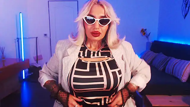 beauty chl0e online show from December 2024 08:49:02 PM