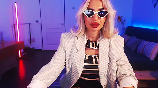 beauty chl0e online show from December 2024 03:21:02 AM