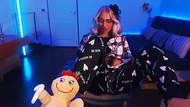 beauty chl0e online show from December 2024 08:53:02 PM