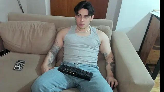 Snapshot of Markuss_b chatting on January 2025 01:43:02 AM Markuss b online show from January 2025 01:43:02 AM