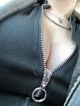 RiriRoseey online show from April 2026 07:42:01 AM