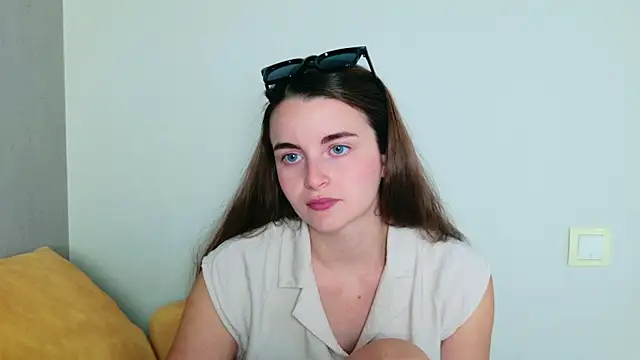 Miss Arwen online show from July 2026 04:42:02 PM