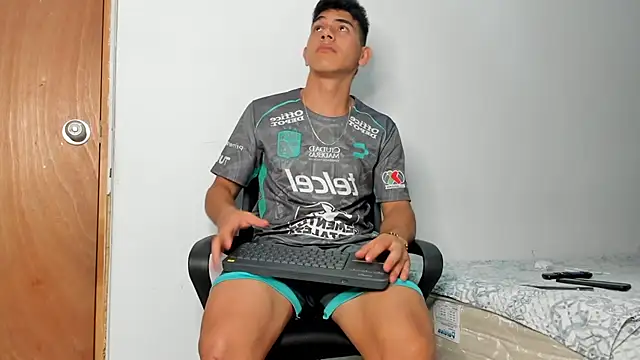 andrew rose  online show from November 2025 02:31:02 AM