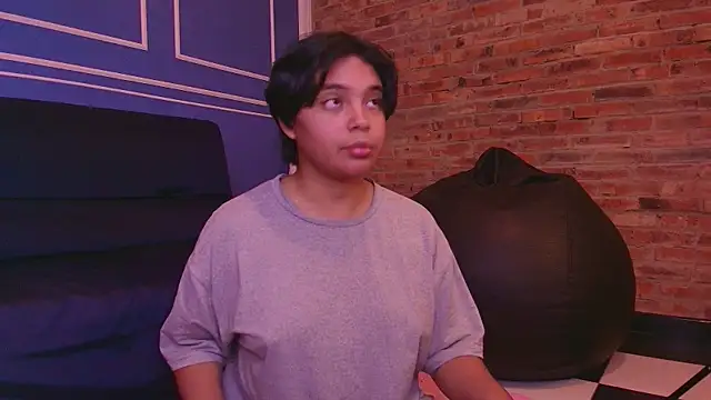 Emmapark  online show from November 2025 02:02:02 AM