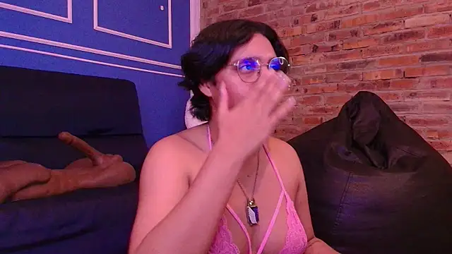 Emmapark  online show from December 2025 07:12:02 PM