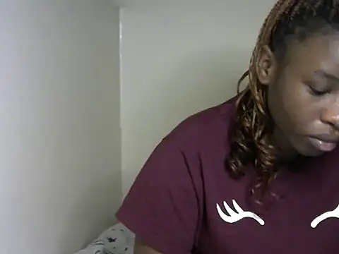 Snapshot of Novah_ chatting on September 2025 09:50:01 PM Novah online show from September 2025 09:50:01 PM