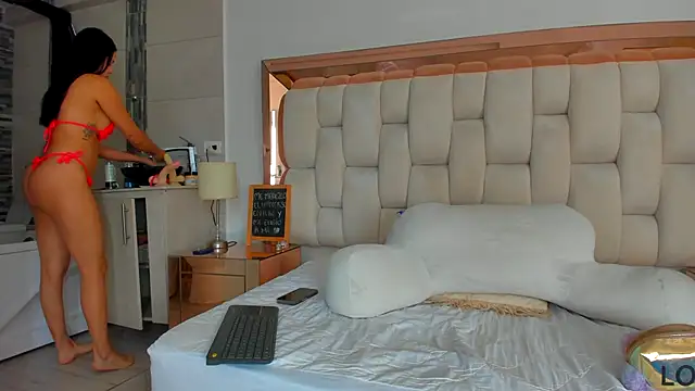 emilyparkerr01 online show from February 2025 09:40:01 PM