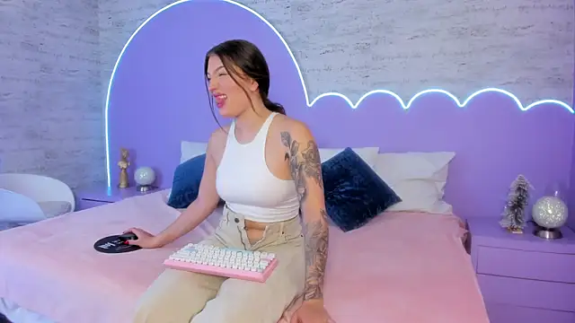 Giaa Ross online show from December 2025 07:32:01 PM