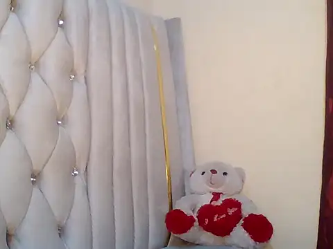 HOTBABE19 online show from October 2025 12:47:01 AM