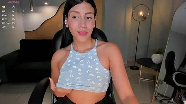 Snapshot of CharlotteCox_ chatting on January 2025 11:00:02 AM CharlotteCox online show from January 2025 11:00:02 AM