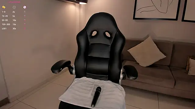 Snapshot of CharlotteCox_ chatting on January 2025 01:54:01 PM CharlotteCox online show from January 2025 01:54:01 PM