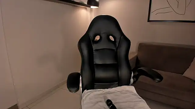 Snapshot of CharlotteCox_ chatting on January 2025 05:09:01 PM CharlotteCox online show from January 2025 05:09:01 PM