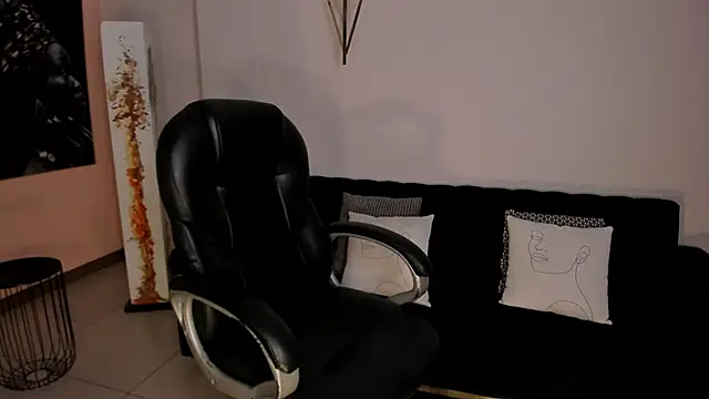 Snapshot of CharlotteCox_ chatting on January 2025 11:55:01 AM CharlotteCox online show from January 2025 11:55:01 AM