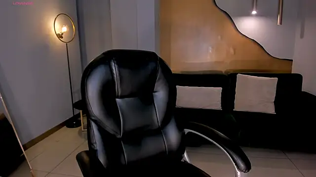 Snapshot of CharlotteCox_ chatting on February 2025 12:00:02 PM CharlotteCox online show from February 2025 12:00:02 PM