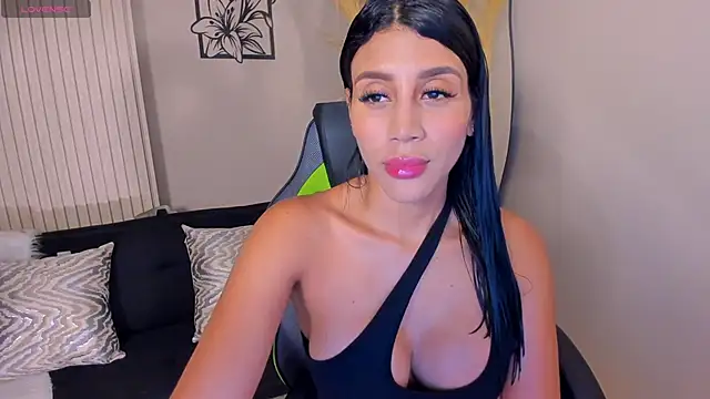 Snapshot of CharlotteCox_ chatting on November 2025 08:21:02 PM CharlotteCox online show from November 2025 08:21:02 PM