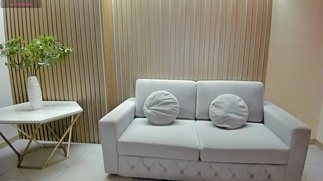 Snapshot of CharlotteCox_ chatting on May 2026 02:20:02 AM CharlotteCox online show from May 2026 02:20:02 AM