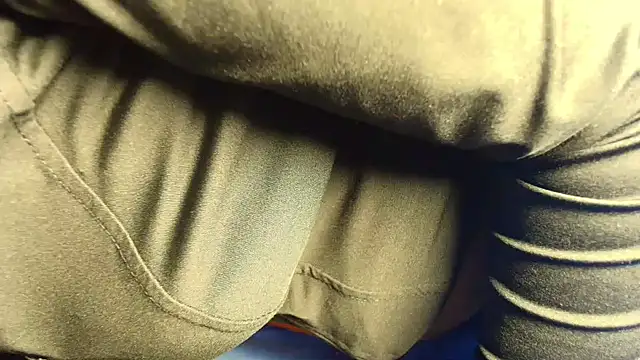 t-NaughtyLicia online show from October 2025 04:15:02 AM