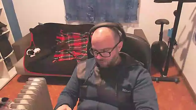 ravingr4d4 online show from March 2025 10:10:01 PM