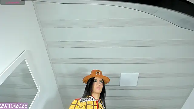 Snapshot of Sussy_Hots chatting on October 2025 08:32:01 PM Sussy Hots online show from October 2025 08:32:01 PM