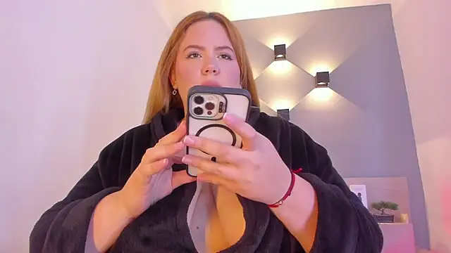 Snapshot of sophiarossee_ chatting on January 2025 06:28:01 PM sophiarossee online show from January 2025 06:28:01 PM