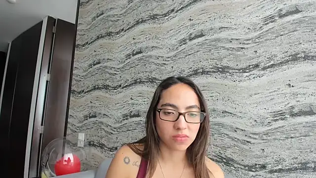 Sophi  a online show from October 2025 07:03:02 PM