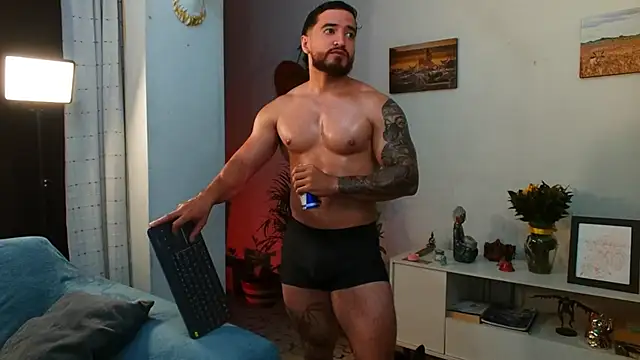 Snapshot of AndrewMartinez chatting on October 2025 01:25:02 AM AndrewMartinez online show from October 2025 01:25:02 AM