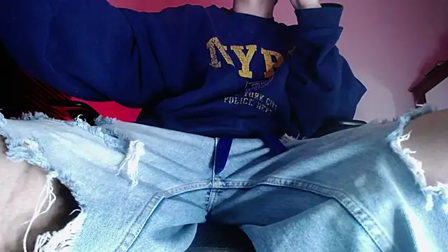 zacwatson  online show from April 2026 11:07:01 PM