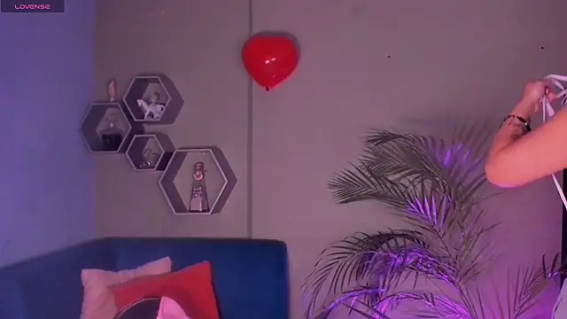 Snapshot of Sussy_Bell01 chatting on February 2025 06:02:02 PM Sussy Bell01 online show from February 2025 06:02:02 PM