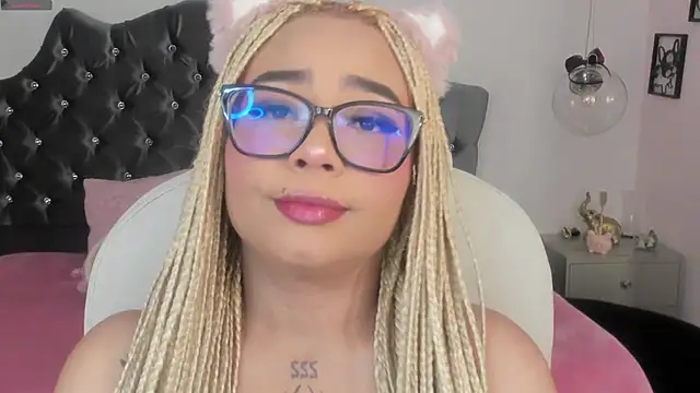 Snapshot of conny__curly chatting on May 2026 01:28:01 PM conny curly online show from May 2026 01:28:01 PM