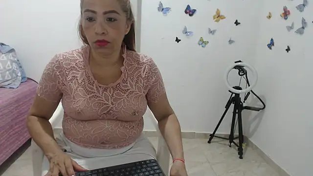 Snapshot of madonna101 chatting on October 2025 07:03:02 PM madonna101 online show from October 2025 07:03:02 PM