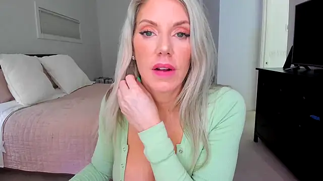 Kymmmy online show from March 2025 07:39:01 PM