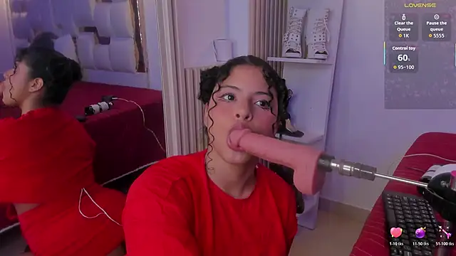 Snapshot of PittAndLunaa chatting on November 2025 01:07:02 PM PittAndLunaa online show from November 2025 01:07:02 PM