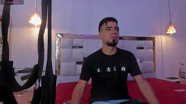 Snapshot of PittAndLunaa chatting on December 2025 12:33:02 PM PittAndLunaa online show from December 2025 12:33:02 PM