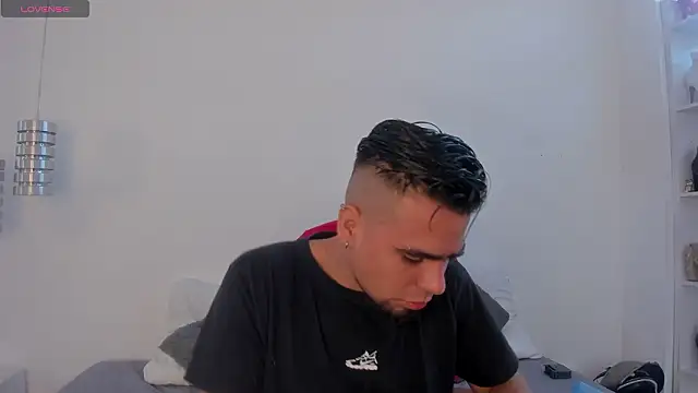 Snapshot of PittAndLunaa chatting on January 2026 01:27:02 PM PittAndLunaa online show from January 2026 01:27:02 PM