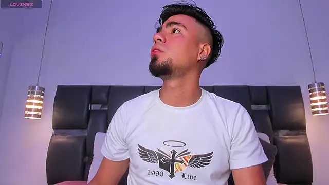 Snapshot of PittAndLunaa chatting on January 2026 01:04:01 PM PittAndLunaa online show from January 2026 01:04:01 PM