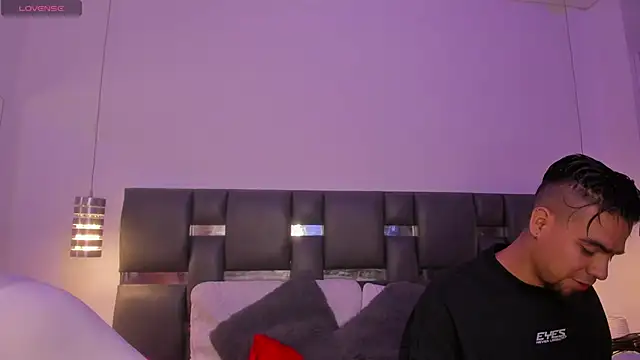 Snapshot of PittAndLunaa chatting on February 2026 12:32:01 PM PittAndLunaa online show from February 2026 12:32:01 PM