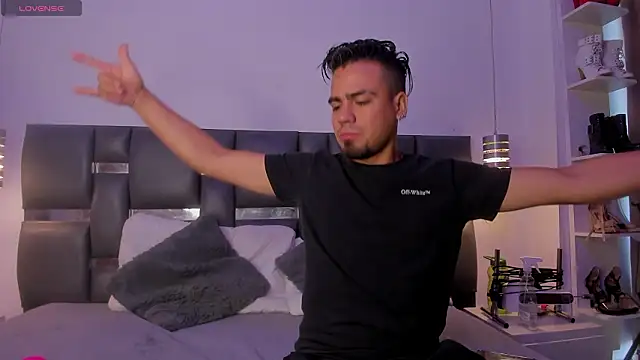 Snapshot of PittAndLunaa chatting on February 2026 12:33:02 PM PittAndLunaa online show from February 2026 12:33:02 PM