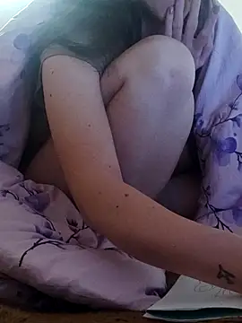 emeli moon online show from September 2025 06:53:02 PM