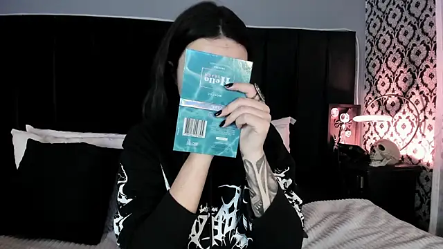 Adeelinee online show from April 2026 08:02:02 PM