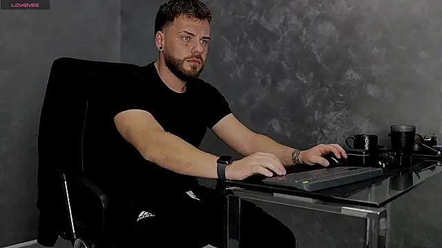 Snapshot of juliusmasters chatting on November 2025 08:20:02 PM juliusmasters online show from November 2025 08:20:02 PM