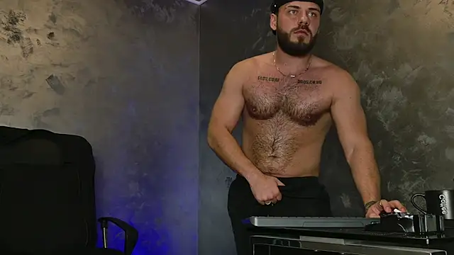 Snapshot of juliusmasters chatting on November 2025 11:25:01 PM juliusmasters online show from November 2025 11:25:01 PM