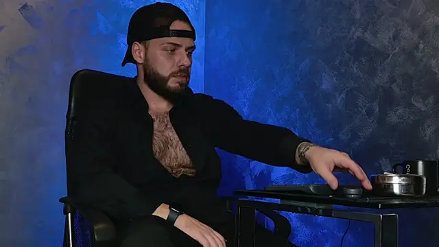 juliusmasters online show from December 2025 08:35:01 PM