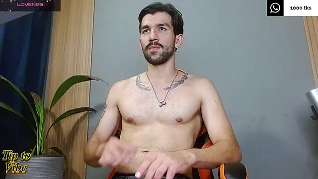 Snapshot of Mr_WhiteCock chatting on December 2025 01:54:02 AM Mr WhiteCock online show from December 2025 01:54:02 AM