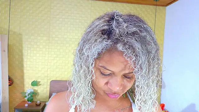 Squirter pussybomb online show from December 2024 02:53:01 AM